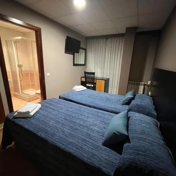 Pension Luscofusco, hotel v destinaci Puebla de Trives