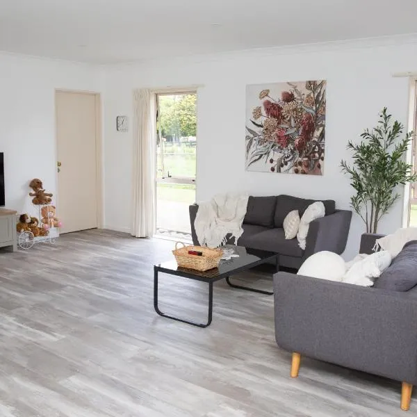 2 Bedrooms with Garage right on Te Awa River Bike Trail, hotel v destinaci Tamahere