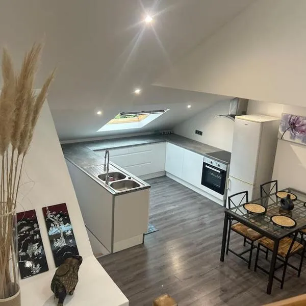 Appartement cosy, hotel v destinaci Lesquin