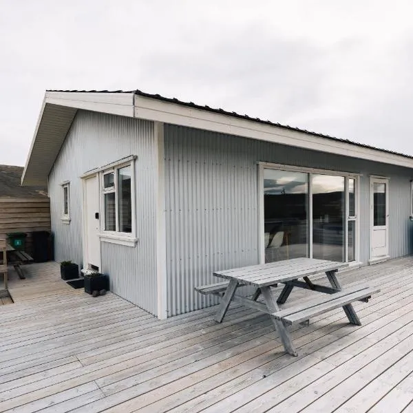 Stylish cottage with hot tub, hotel v destinaci Stóri-Ás