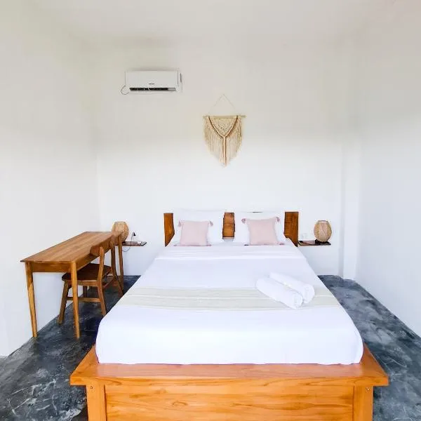 Turtle House Surf & Stay, hotel in Airsatang