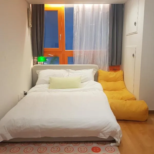 Gangnam Yeoksam Station Full-option Remodeling New House, hotel v Soulu