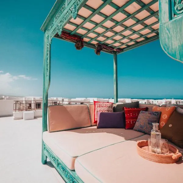 Panoramic view 250m to sea Resort Pool Spa, hôtel à Akanthou