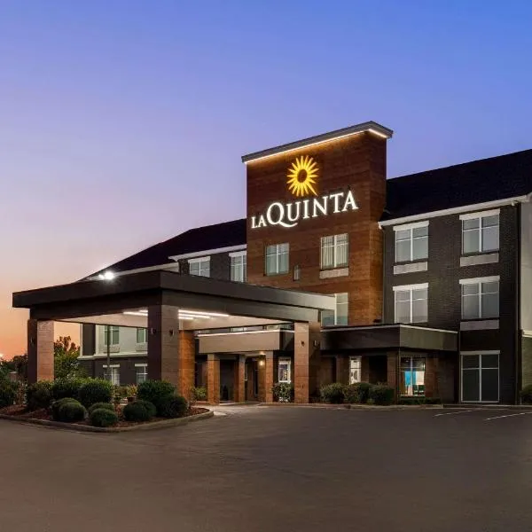 La Quinta by Wyndham Oxford - Anniston, hotel in Oxford