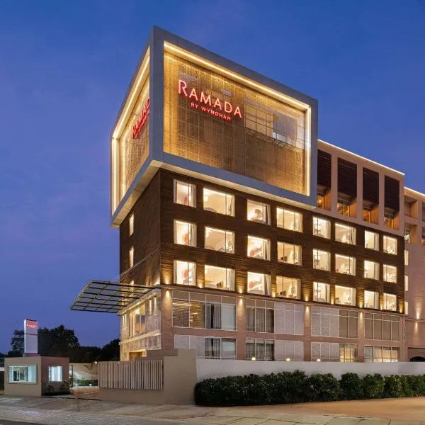 Ramada by Wyndham Gorakhpur Gorakhnath Mandir Road, hotel v destinaci Gorakhpur