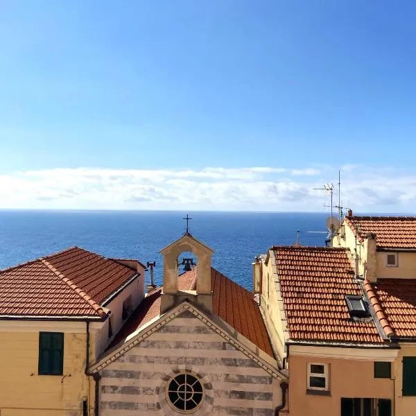 Elegant historic apartment with stunning sea view, hotel u Imperiji