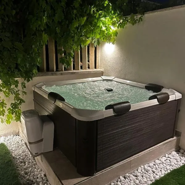 Luxury Apartment Collection Sea Suite Jacuzzi, hotel v destinaci Passoscuro