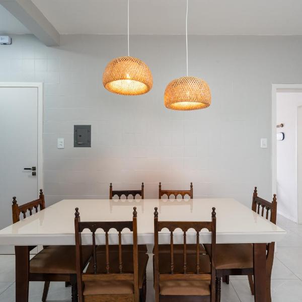 Apto completo a 120m da PRAIA, TRÊS QUARTOS, sala de estar, COZINHA COMPLETA, SACADA com VISTA MAR , Wi-Fi, ARES CONDICIONADOS, vaga privativa de garagem Reserve agora mesmo! - Foto 4