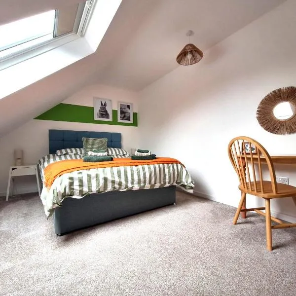 3 - Rabbit Warren, Bright décor home & private hot tub, hotel a Norwich