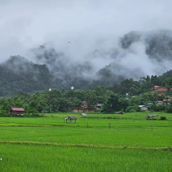PANAKLUEA Cottage & Crafts - พนาเกลือ, hotel en Ban Kham