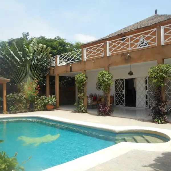 Villa d'exception avec piscine privée, hotel in Saly Niakh-Niakhal