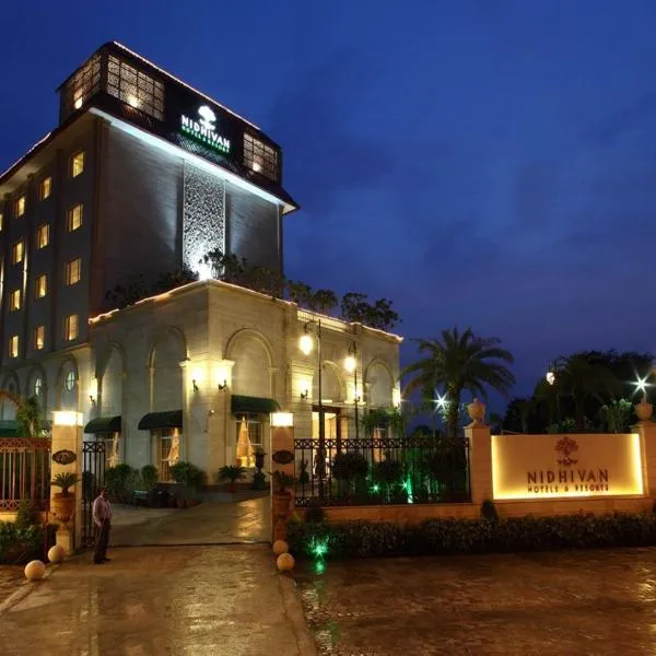 Nidhivan Sarovar Portico Vrindavan, ξενοδοχείο σε Vrindāvan
