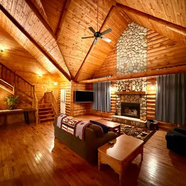 Serene Log Cabin Forest Retreat, Hotel in LaPorte