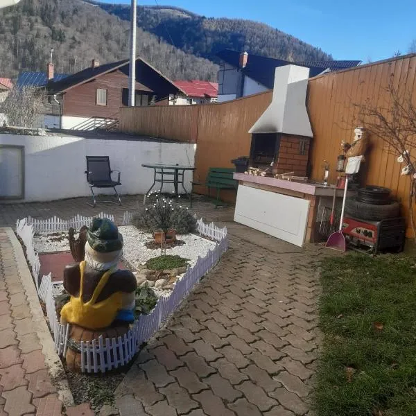 Apartment with private garden and barbecue, Hotel in Sinaia
