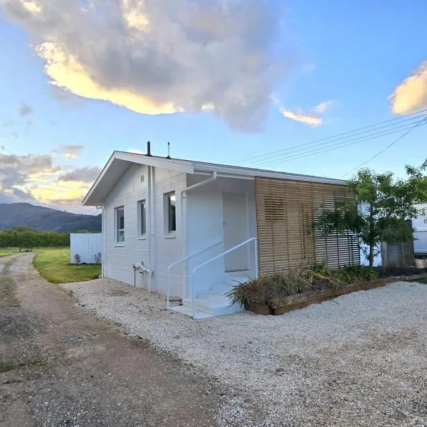 Pasture Views Cottage, hotel v destinaci Riwaka