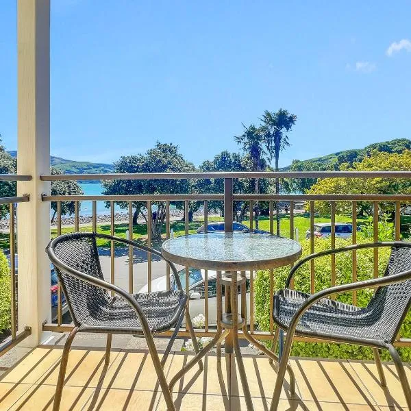 Waterfront 2-Bedroom Harbour View Apartment, hotel v destinaci Akaroa