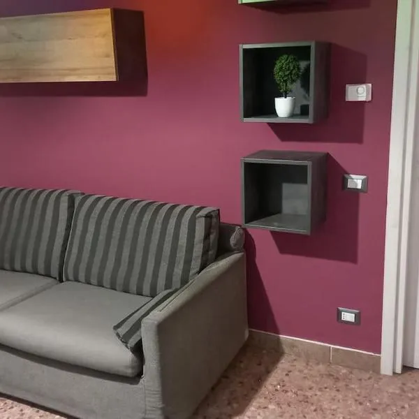 Tradate centro -150mt dalla stazione Ferrovie Nord, hotel v destinaci Tradate