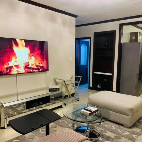 Cozy Two Bedroom Oasis In The Heart Of Fourways Sandton, hotel in Trevallyn