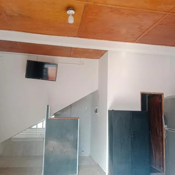 A Apartaestudio central amoblado con cocina y baño, hotel v destinaci Chiquinquirá