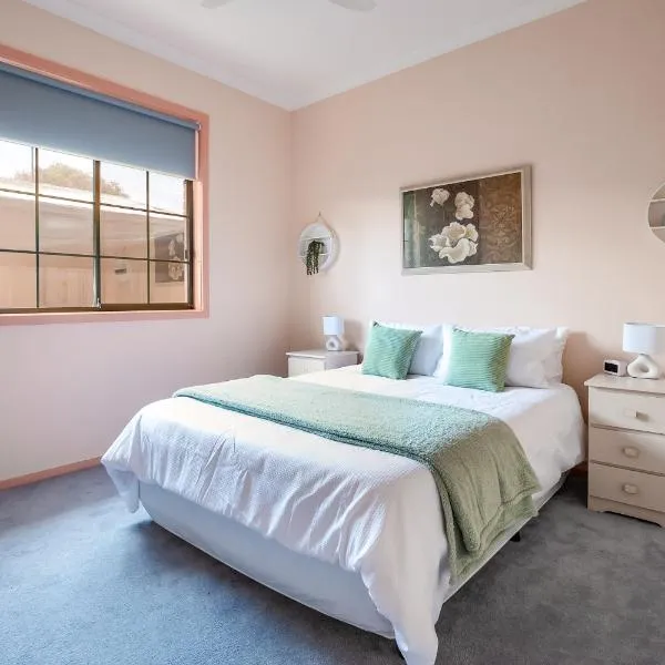 Family Beach House Near Barwon River & Beaches, hotel v destinaci Barwon Heads