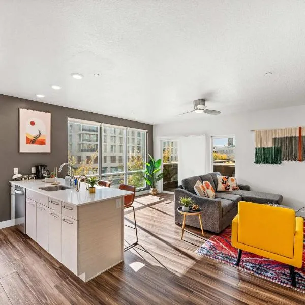 SLC Modern Retreat Pool & Parking, hotel in Salt Lake City