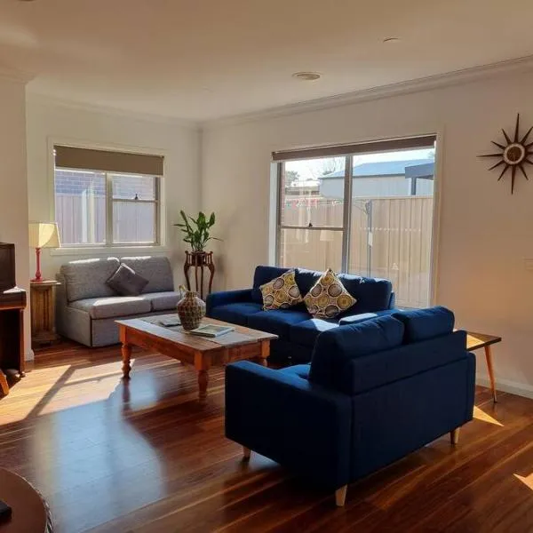 2 bedroom house Central Nagambie sleeps 5, hotel in Nagambie