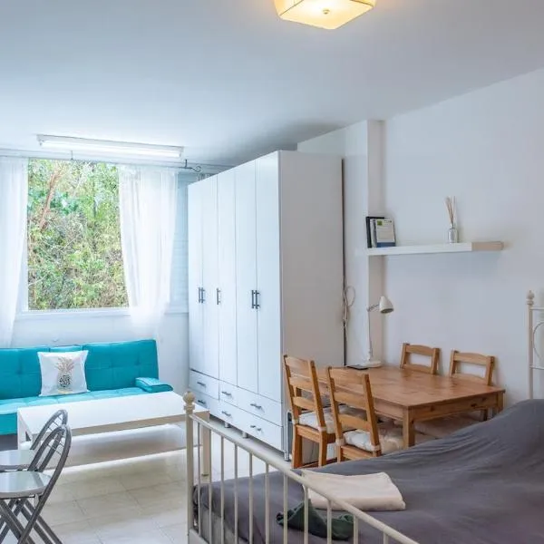 Herzliya Pituach Beach Studio, hotel v destinaci Herzliya B