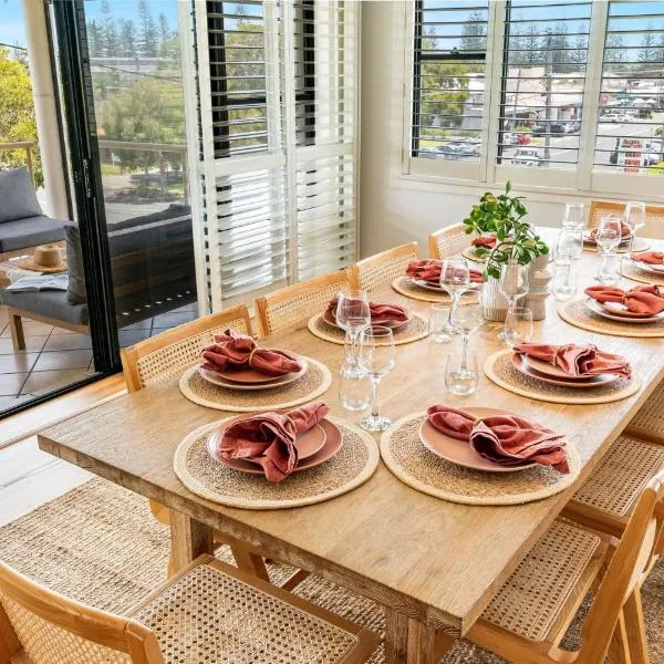 Cowrie House - Spacious Family Haven In The Heart of Yamba - Holiday Yamba, hotel in Yamba