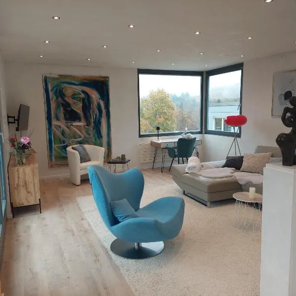 Tolle Penthouse Wohnung direkt am Park, hotel v destinaci Heilbronn