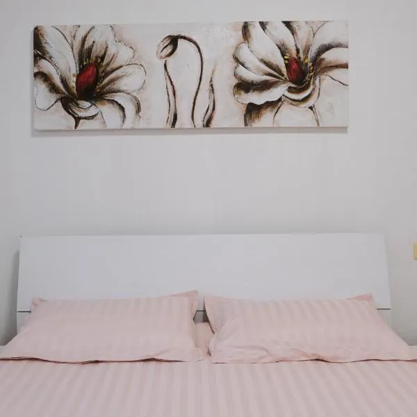 Cremona SUITE PAD, hotel v destinaci Costa Santʼ Abramo