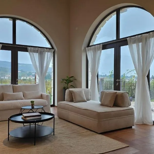 Agriturismo Igino - Camera in Casale con cucina condivisa e spazi comuni, giardino, patio, parcheggio, wineshop, wifi - Immerso nei vigneti, khách sạn ở Negrar