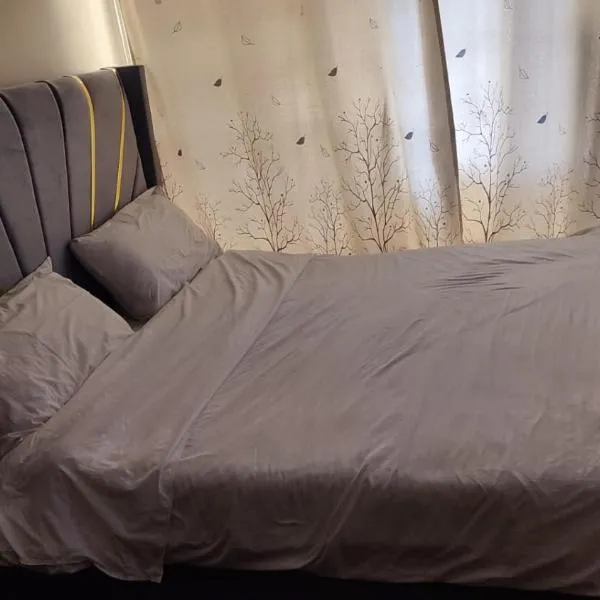 Serenity Studio - Kinoo off Waiyaki Way, hotel in Rungiri