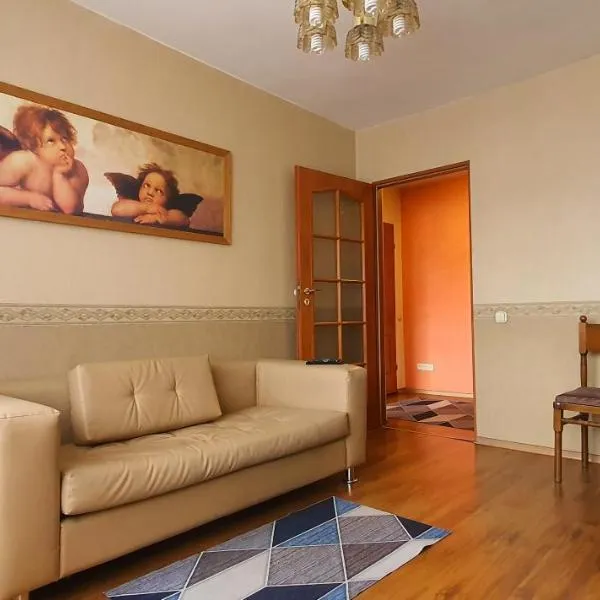 2-х комнатная квартира в центре, hotel in Karagandy