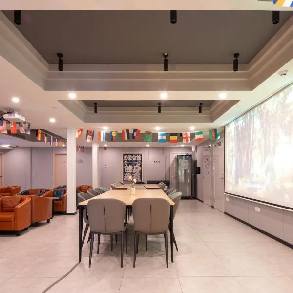 Dayin Youth Hostel - Old Town & People's Square& Rail Hub -Social Area -Bar -Café -Gym -Free Laundry Luggage Storage -24H Front Desk -English Service, hotell i Shanghai