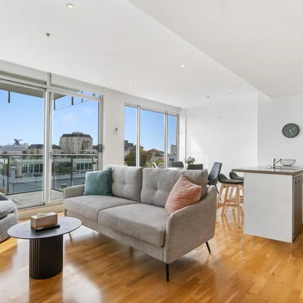 Sparkling Bay Views 2BR, Beacon Cove Port Melb, hotel a Melbourne