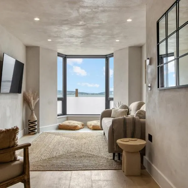 Sea View Apartment overlooking Mumbles Bay, hotel v destinácii The Mumbles