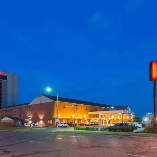 Ramada by Wyndham Topeka Downtown Hotel & Convention Center, hotel in Topeka