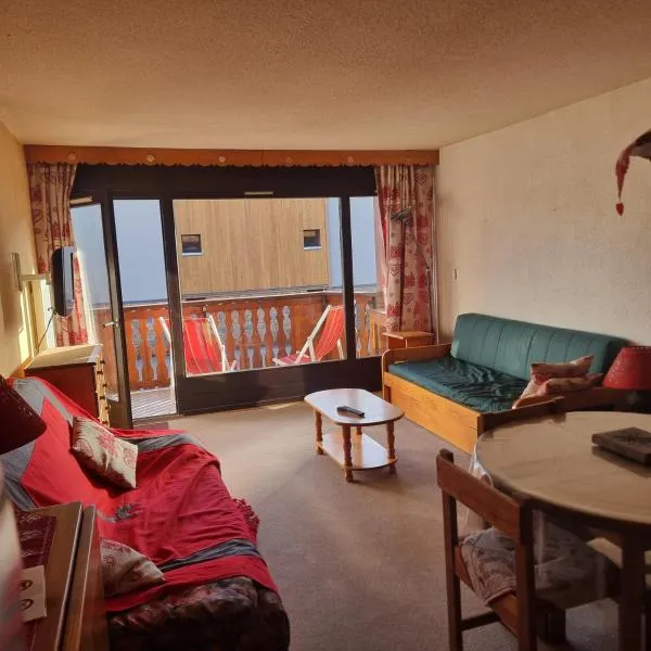 Résidence Porthos C2-4pers-Alpe d'Huez-Centre Station, hotel in Huez