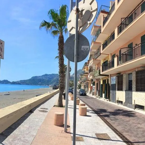 Appartamento Mare Marconi, hotel in Letojanni
