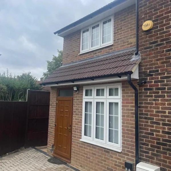 Cozy Studio Flat Romford, London, hotel in Romford