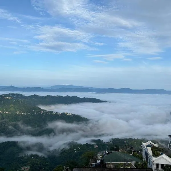 The Local Guest House, ξενοδοχείο στο Αϊζάουλ
