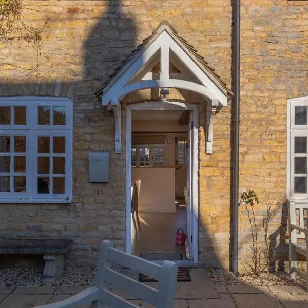 Jasmine Cottage - 2 Bedroom in Heart of Bourton, hotel in Bourton on the Water