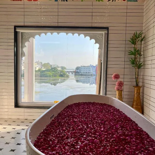 Natural Lake View Hotel, hotel v destinaci Udajpur