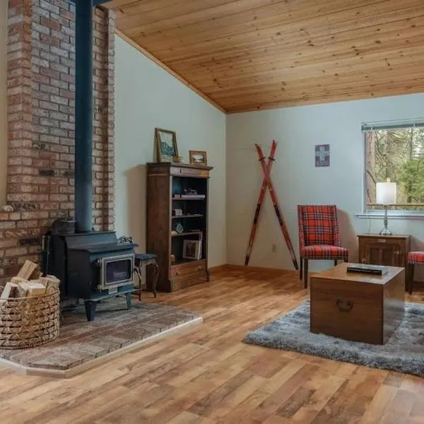 Cozy Cabin in Arnold - Blue Lake Springs, hotel v destinaci Arnold