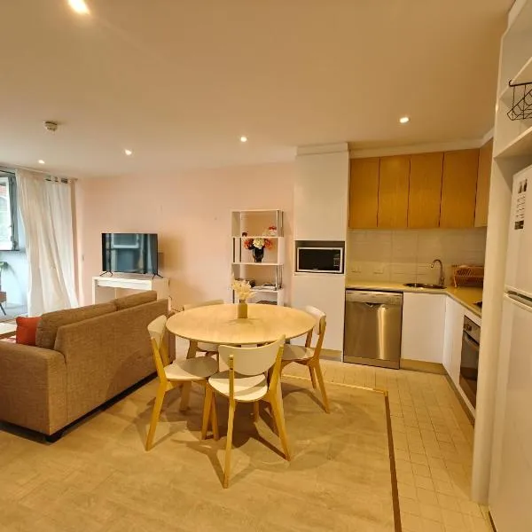 Luxury 2BR apartment in the heart of CBD, hótel í Adelaide