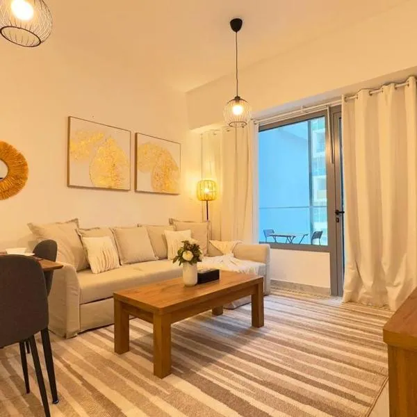1BR Masdar City - Elegant Stay with Pool & Balcony, hotel em Abu Dhabi