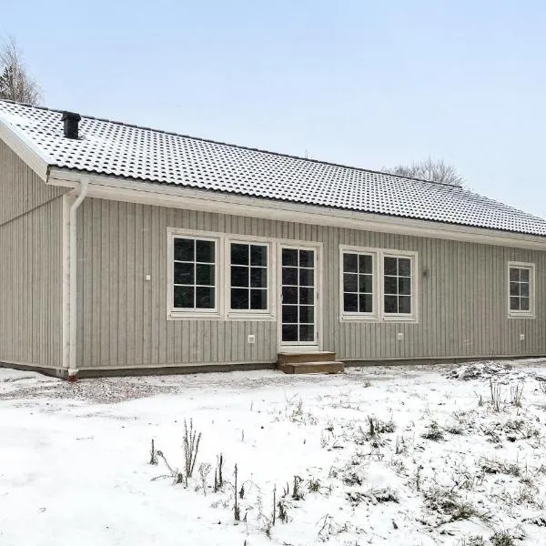 3 Bedroom Amazing Home In Motala, hotel em Motala