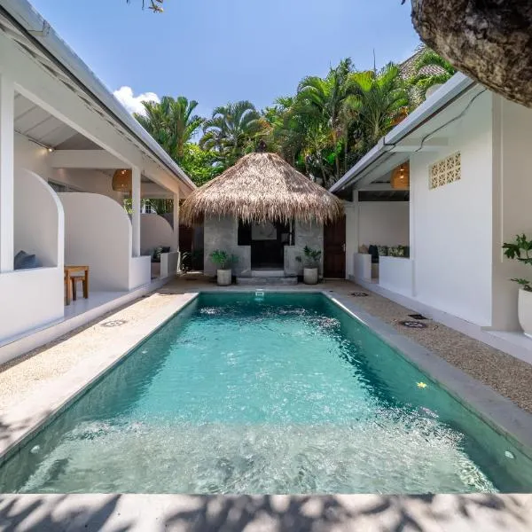 The Hepburn Stylish Single Room Guesthouse with Shared Pool 900m from Seminyak Beach, hotel v destinaci Seminyak