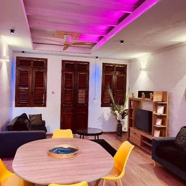 LOFT T2 en couleur en plein centre ville Fort-De-France Martinique、フォール・ド・フランスのホテル