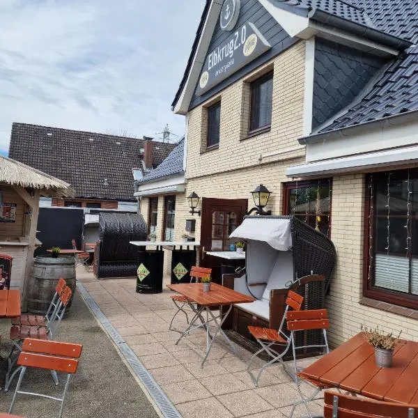 Schlaffass auf Stellplatz am Elbkrug 2 0, hotel in Büttel